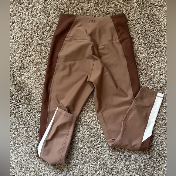 Abercrombie & Fitch Your Personal Best YBP, SculptLux Willow Tank + Leggings - Picture 15 of 15